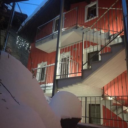 B&B La Maison D' Amelie Camere E Appartamenti Fenis Exterior photo