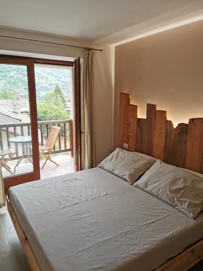 B&B La Maison D' Amelie Camere E Appartamenti Fenis Exterior photo