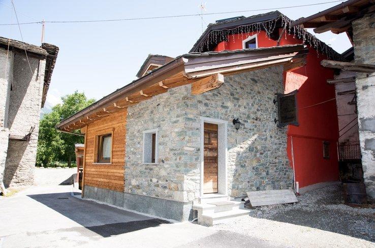 B&B La Maison D' Amelie Camere E Appartamenti Fenis Exterior photo