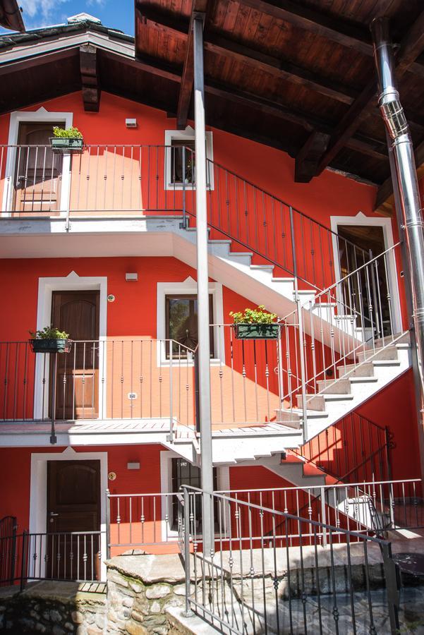 B&B La Maison D' Amelie Camere E Appartamenti Fenis Exterior photo