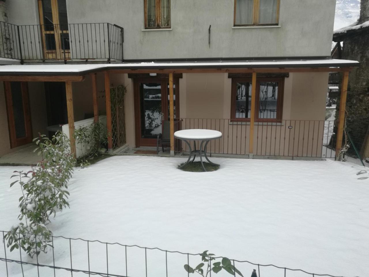 B&B La Maison D' Amelie Camere E Appartamenti Fenis Exterior photo
