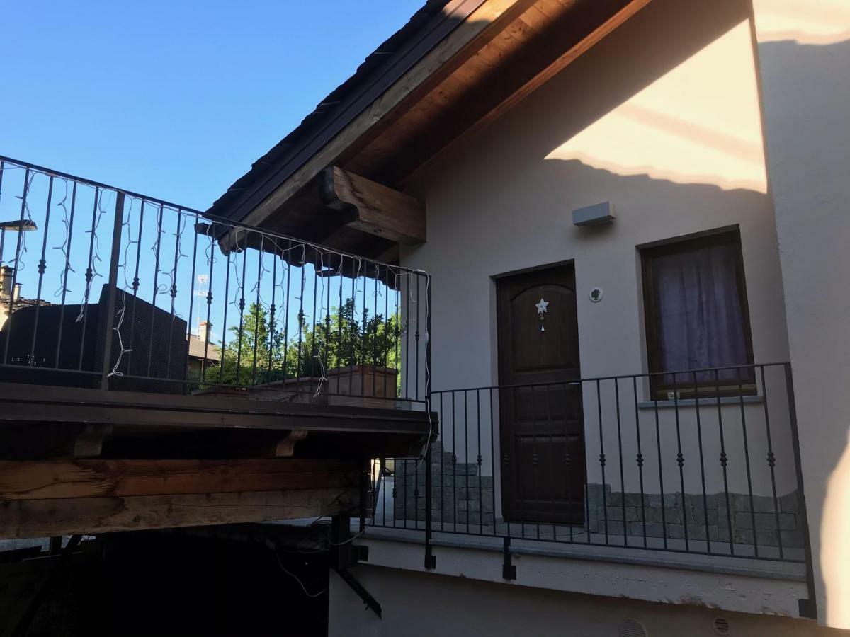 B&B La Maison D' Amelie Camere E Appartamenti Fenis Exterior photo