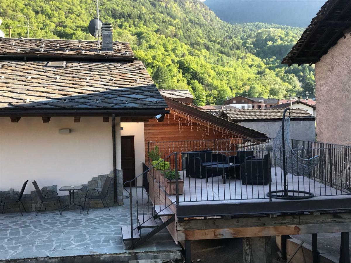 B&B La Maison D' Amelie Camere E Appartamenti Fenis Exterior photo